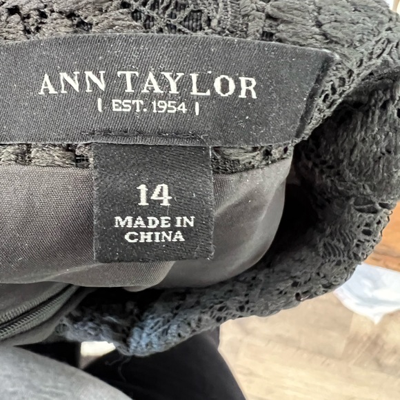 Ann Taylor Green Lace Pencil Skirt - Picture 4 of 4